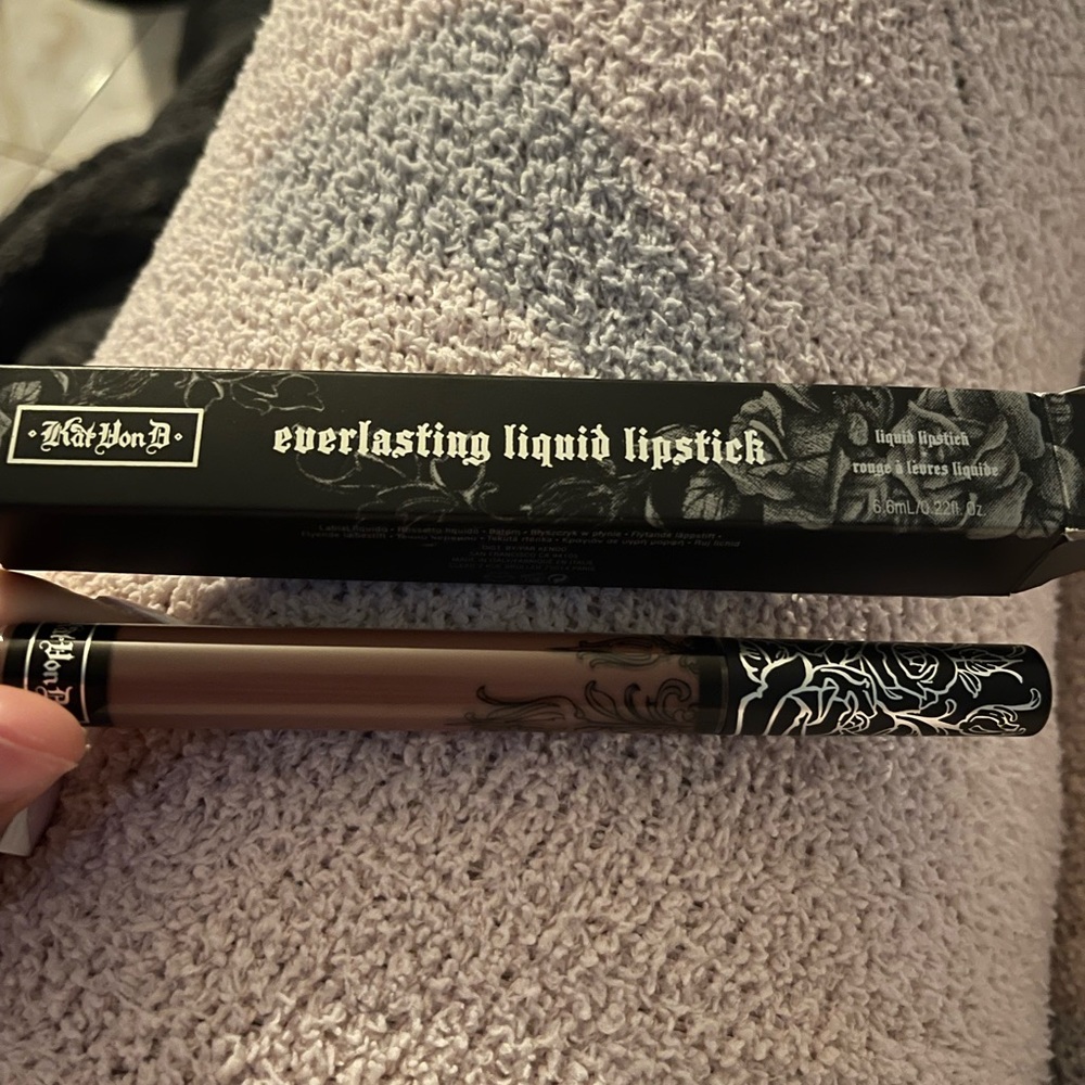 KAT VON D LIPSTICK